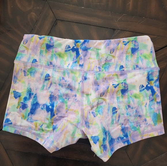 Fleo Shorts - Picture 2 of 4